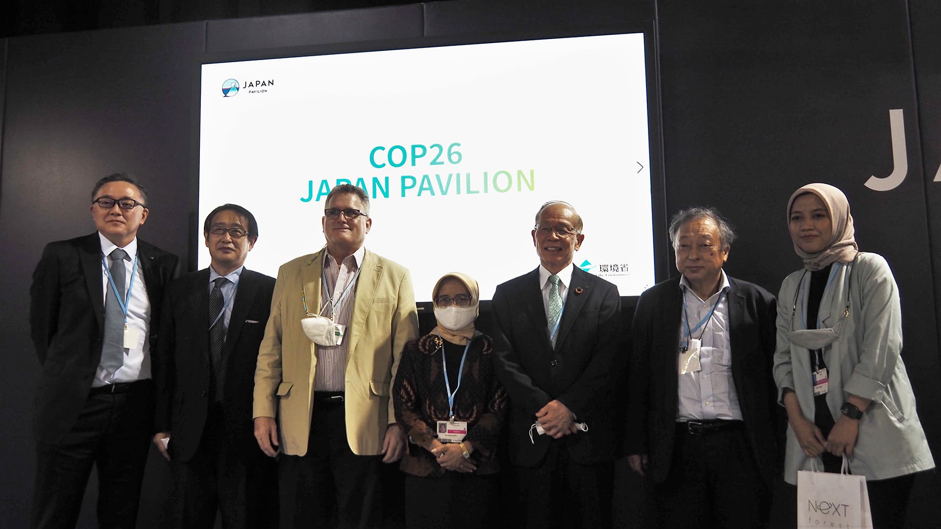 From left: Mr. Kato, President of PT. WSL (Sumitomo Forestry Group), Mr. Shisa, General Manager of Business Development Group of IHI, Dr. Brady, Principal Scientist & Team Leader of CIFOR, Dr. Masripatin, Senior Advisor of Ministry of Environment and Forestry of Indonesia, Mr. Sasabe, Vice President of Sumitomo Forestry, and Ms. Sisva, staff of WSL